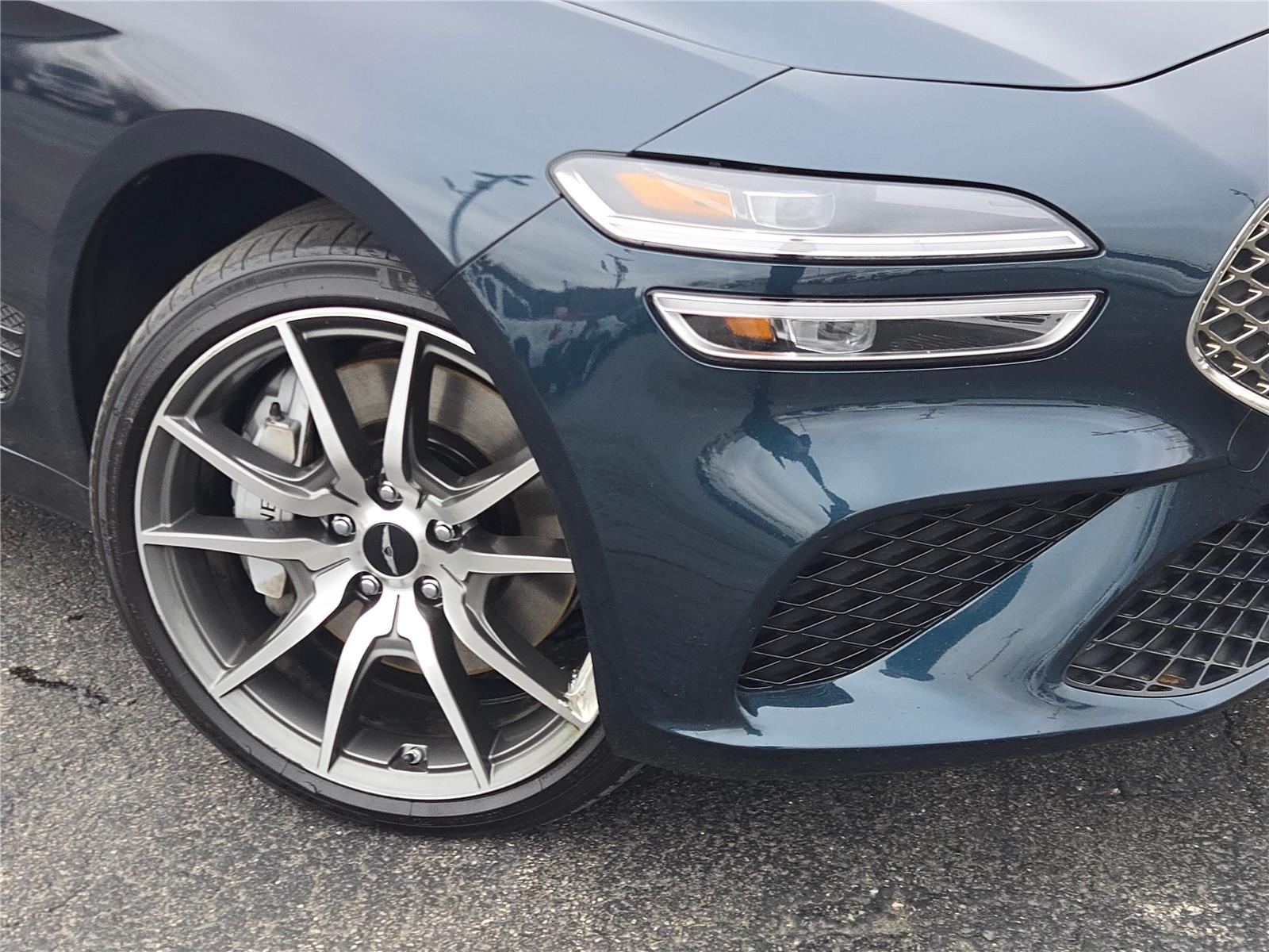 View vehicle photo 3