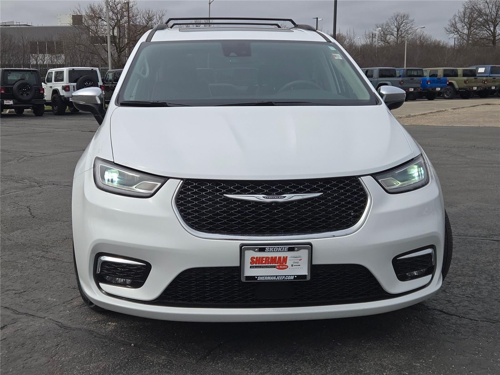 View vehicle photo 4