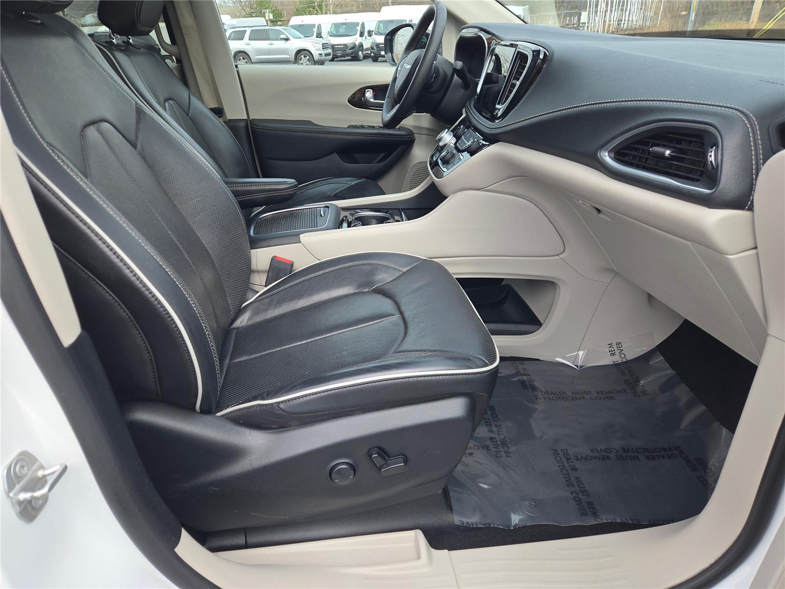 View vehicle photo 7