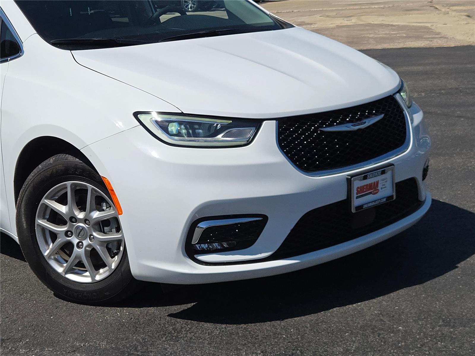 View vehicle photo 2