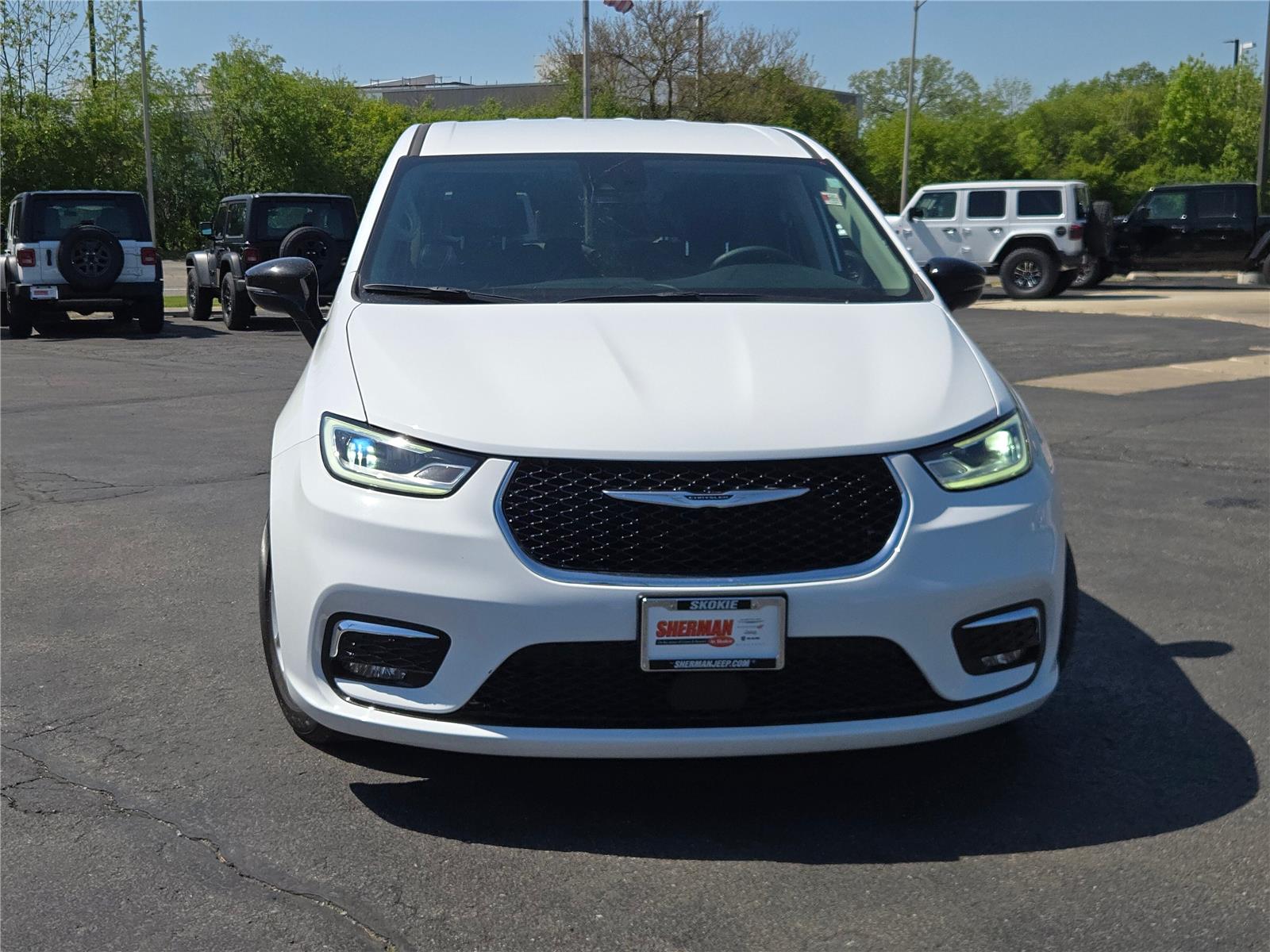 View vehicle photo 5