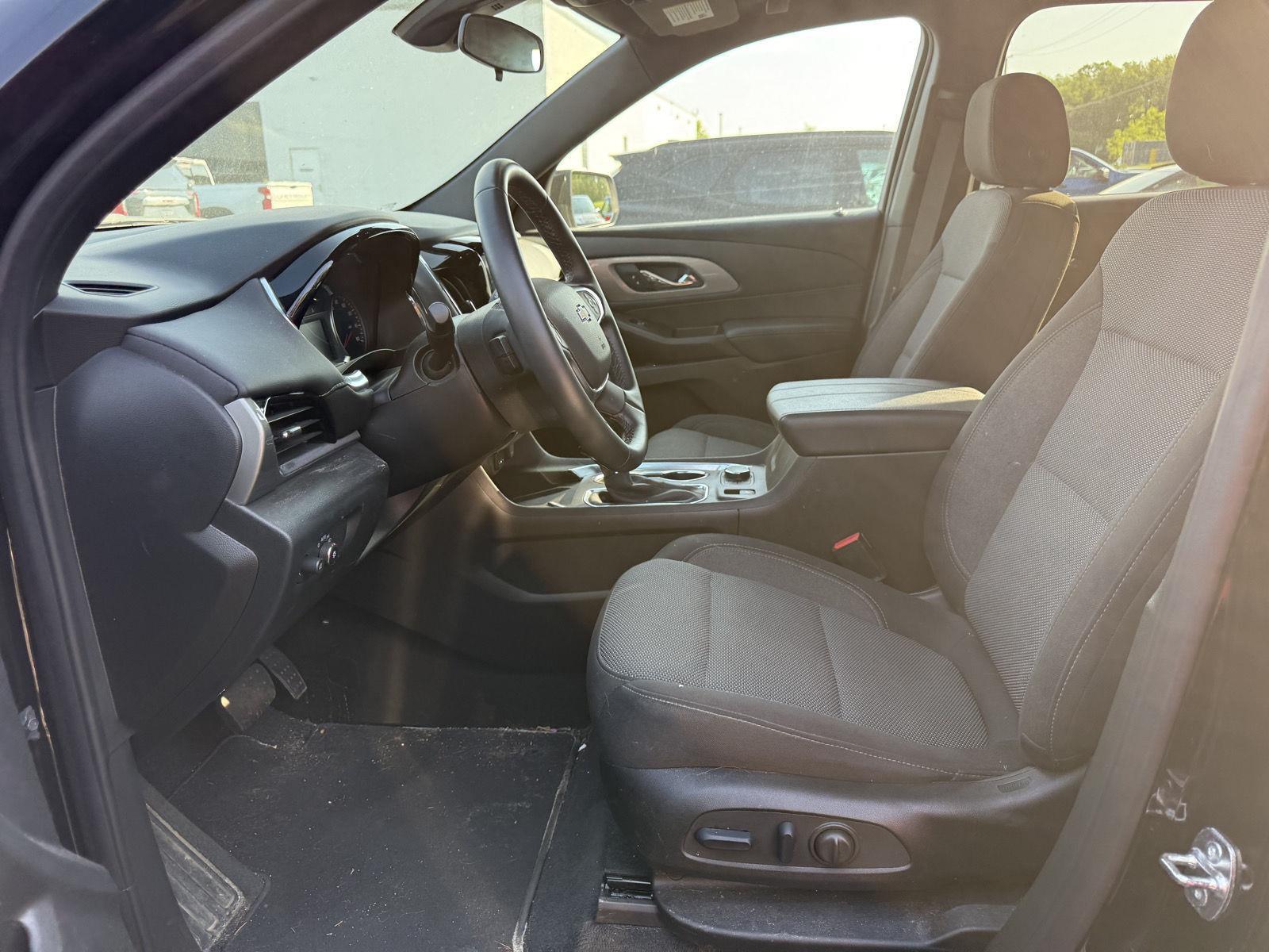 Used 2023 Mosaic Black Metallic Chevrolet LT Cloth image 4