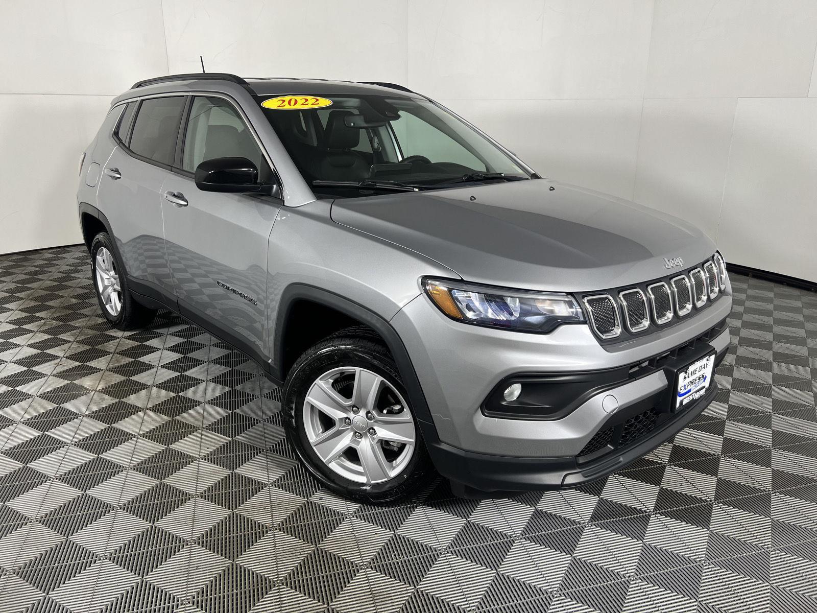 Used 2022 Billet Silver Metallic Clearco Jeep Latitude image 18