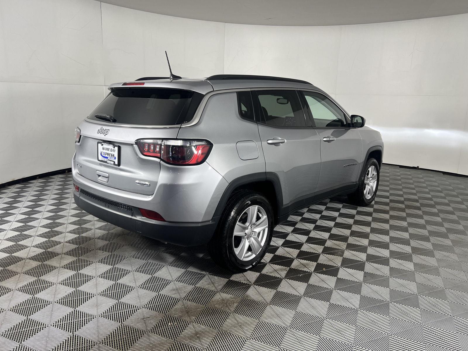 Used 2022 Billet Silver Metallic Clearco Jeep Latitude image 20