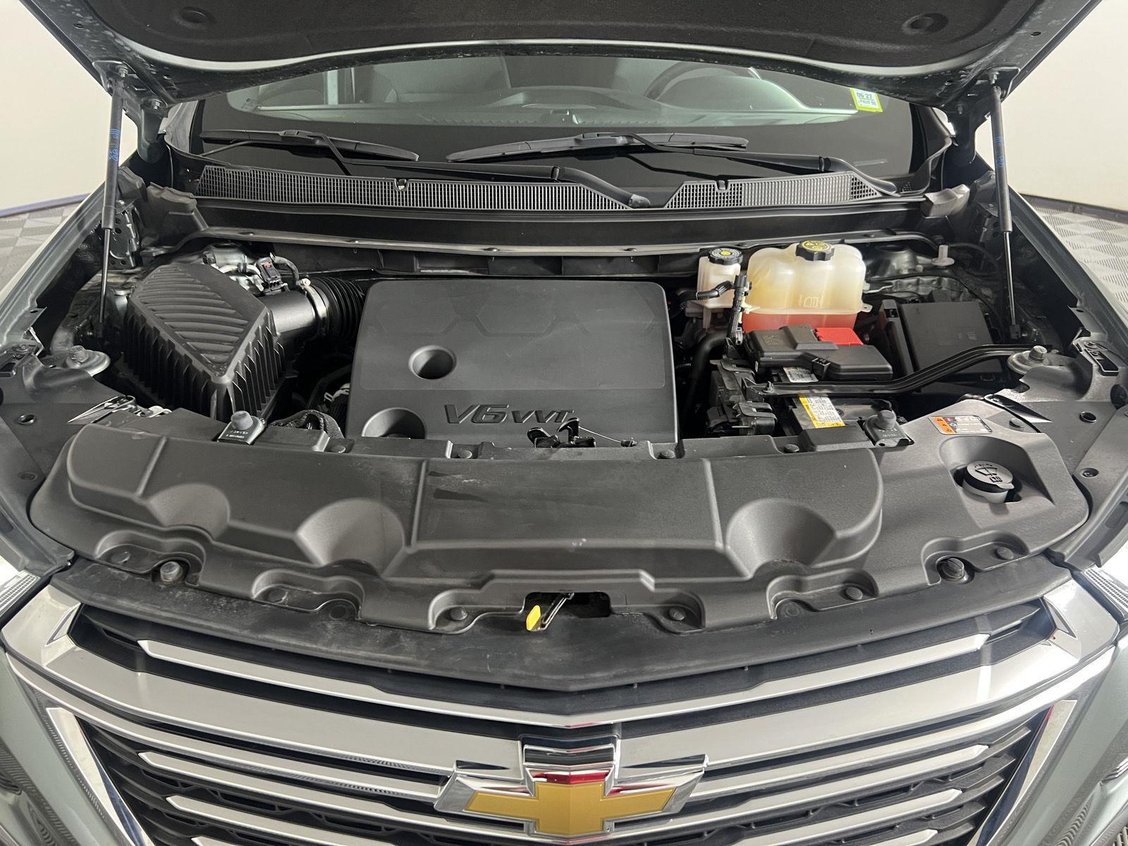 Used 2023 Silver Sage Chevrolet LT image 3