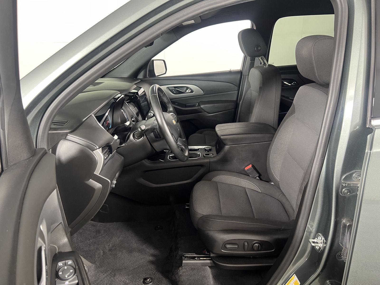 Used 2023 Silver Sage Chevrolet LT image 10