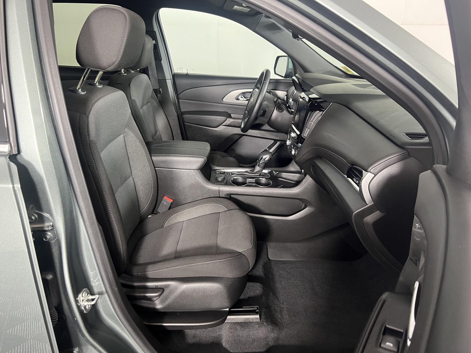 Used 2023 Silver Sage Chevrolet LT image 18