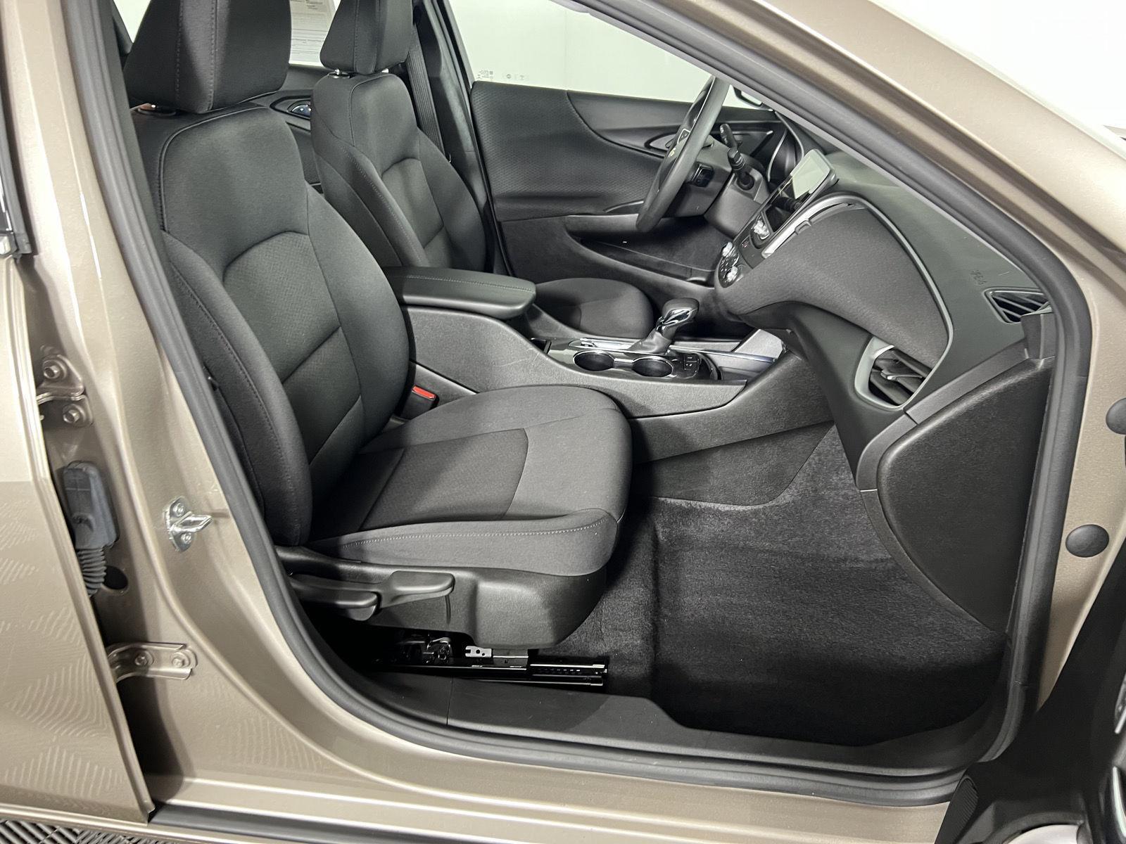 Used 2022 Mineral Gray Metallic Chevrolet LT image 31