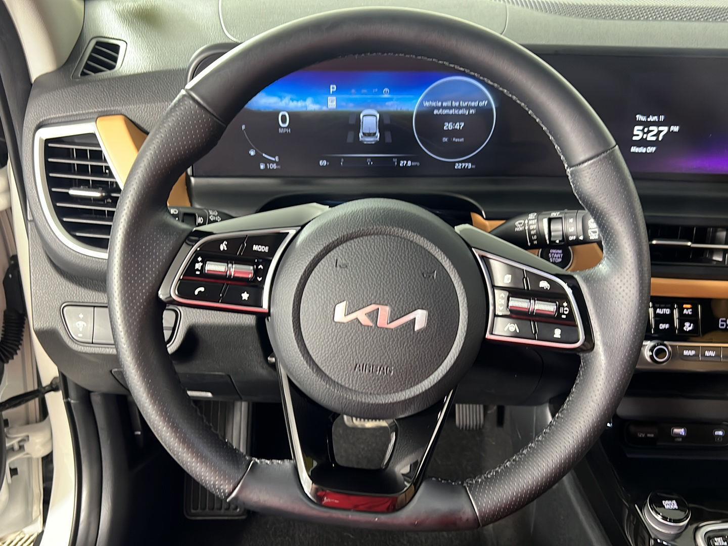 Used 2024 Snow White Pearl Kia SX image 15