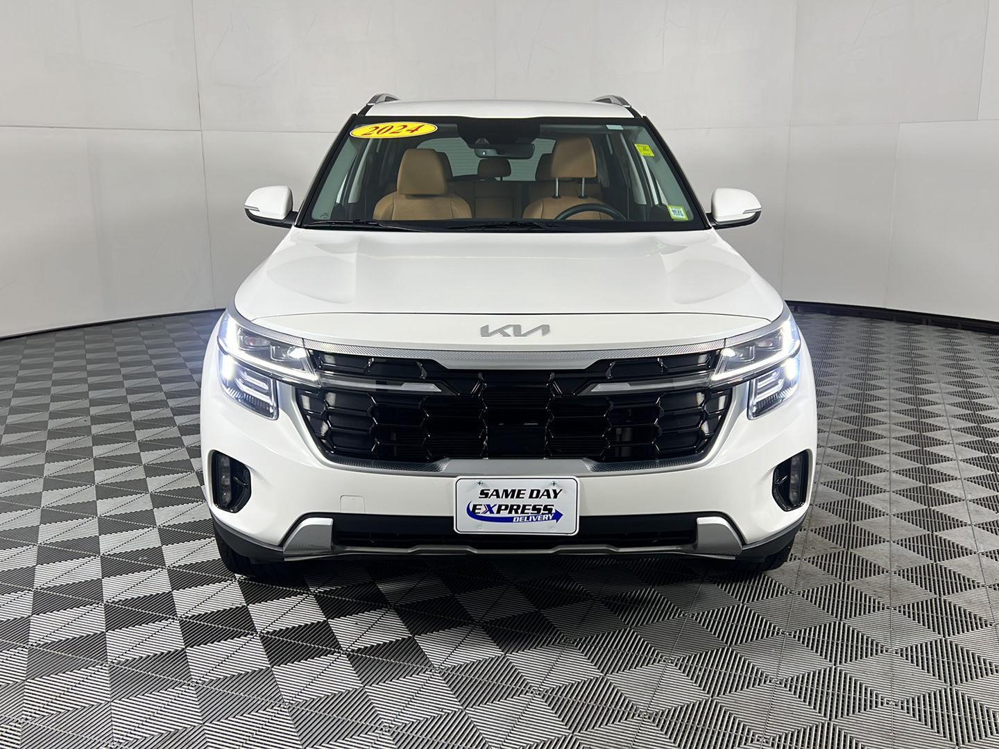 Used 2024 Snow White Pearl Kia SX image 24