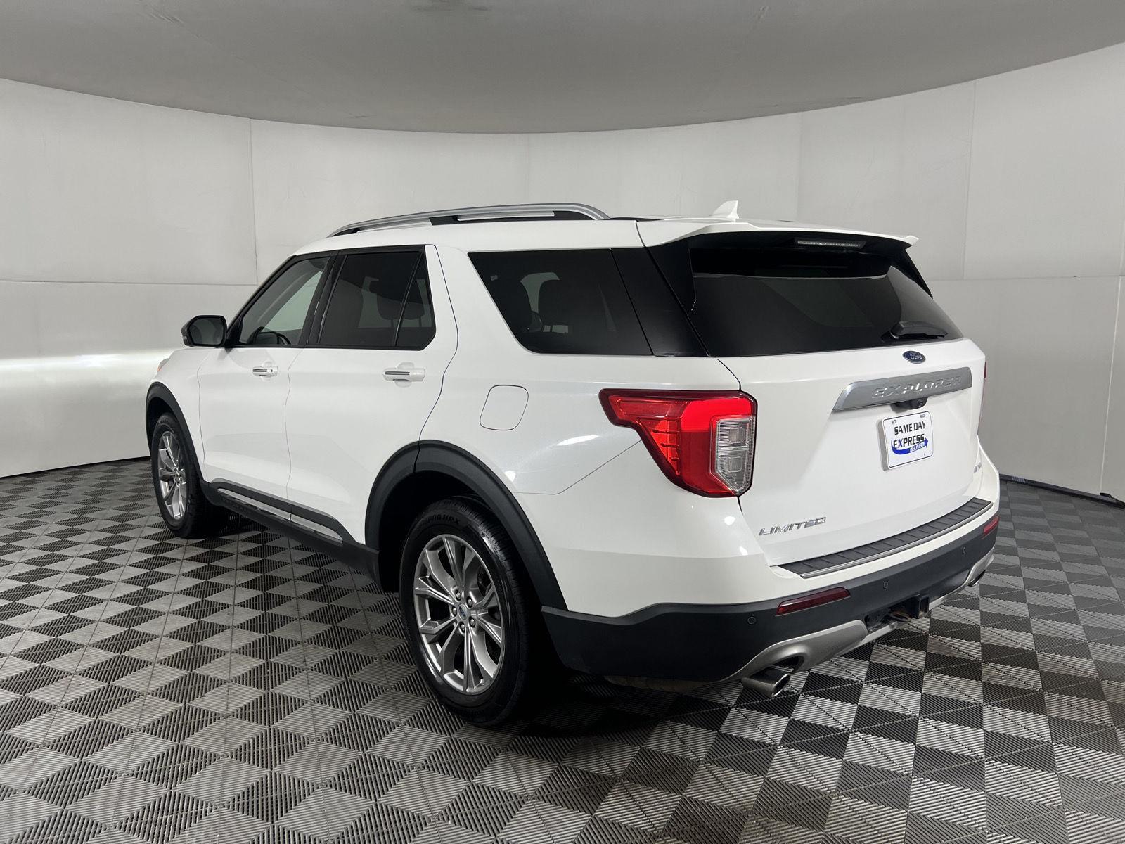 Used 2022 White Metallic Ford Limited image 16