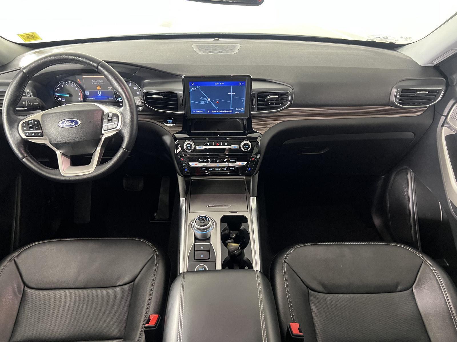 Used 2022 White Metallic Ford Limited image 17