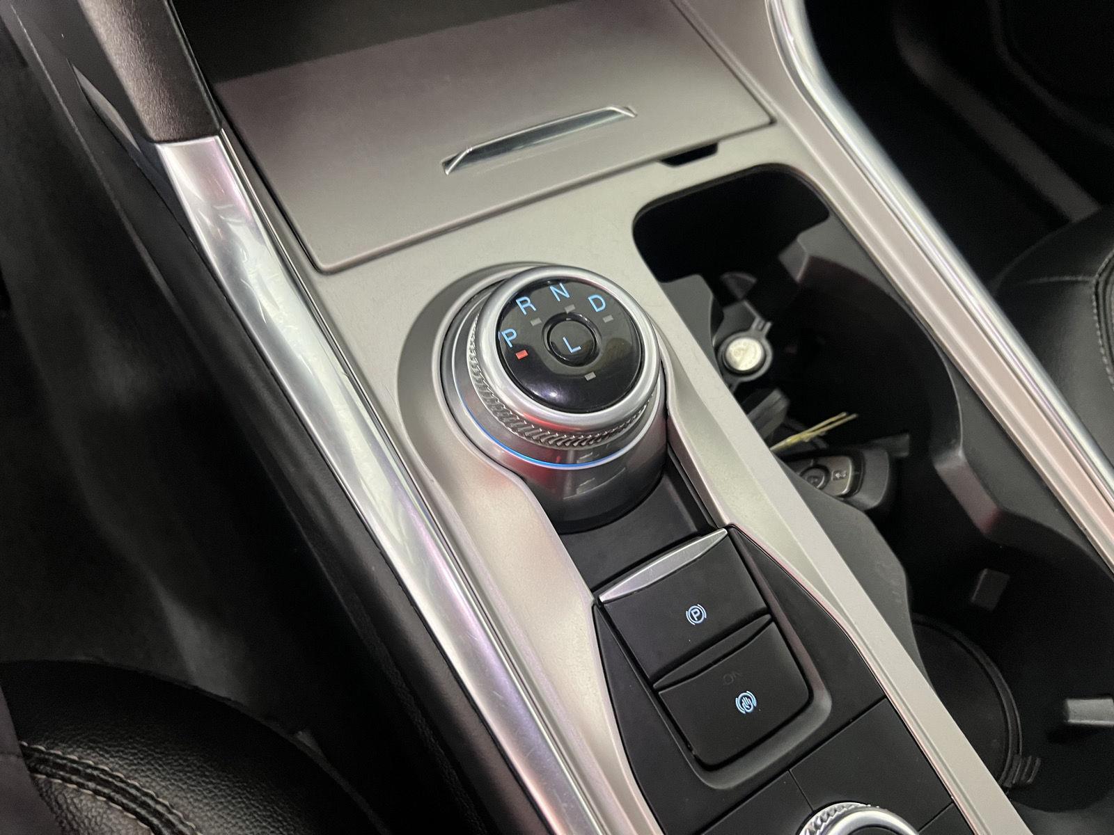 Used 2022 White Metallic Ford Limited image 23