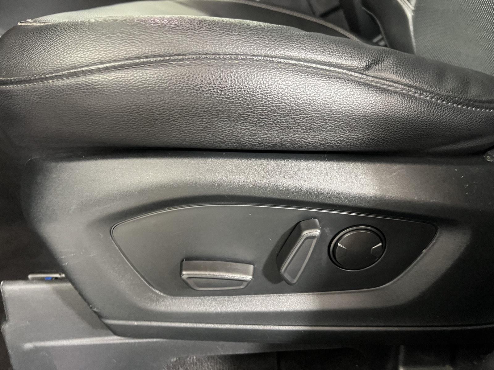 Used 2022 White Metallic Ford Limited image 33