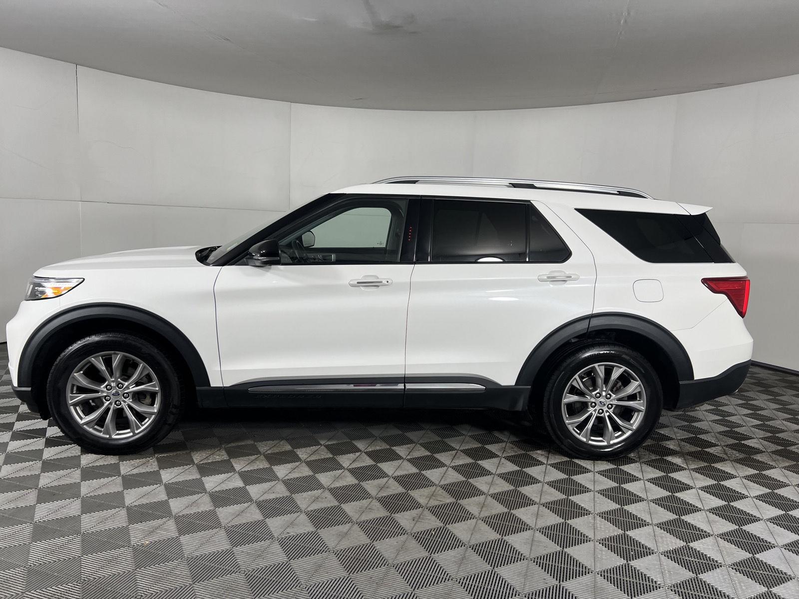 Used 2022 White Metallic Ford Limited image 35