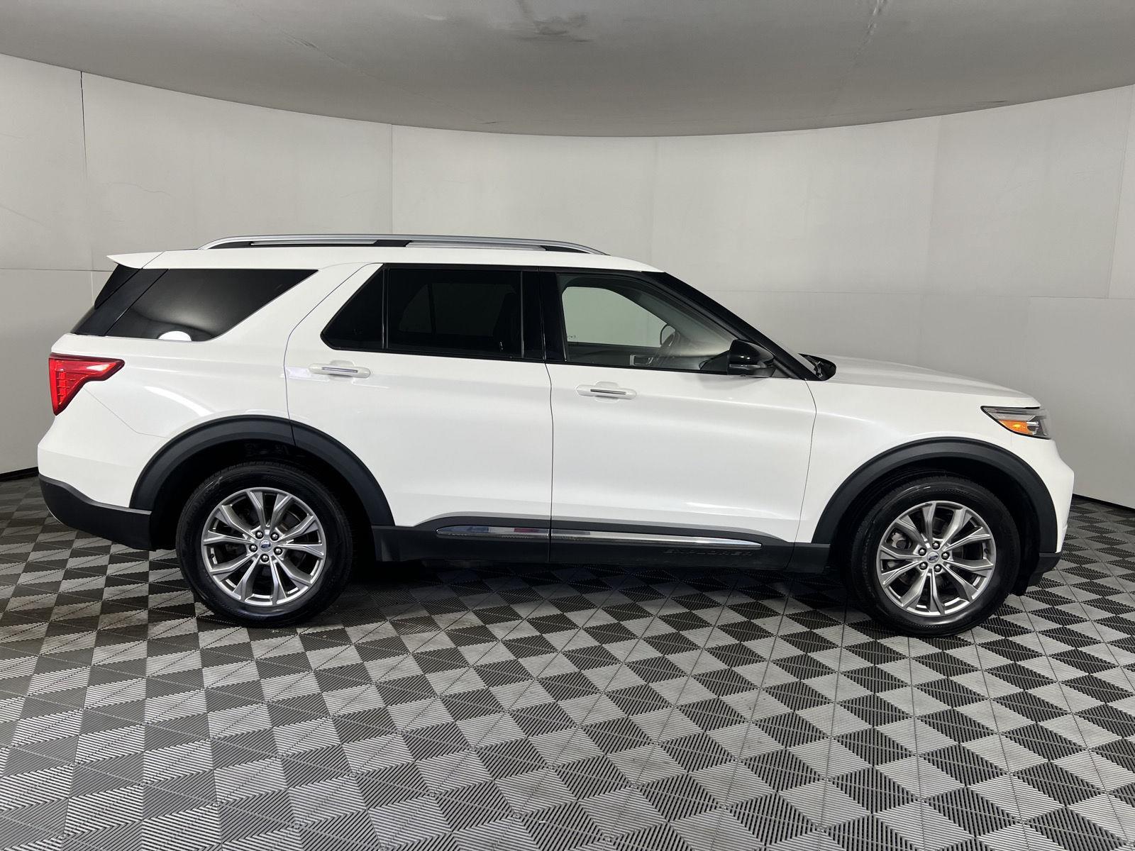 Used 2022 White Metallic Ford Limited image 42