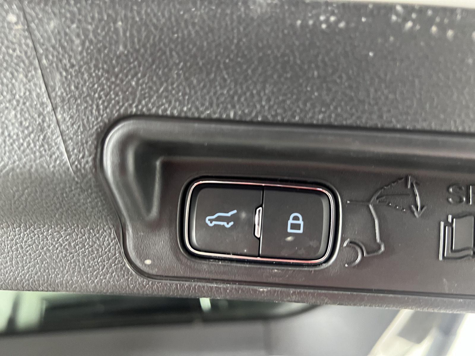 Used 2022 White Metallic Ford Limited image 44