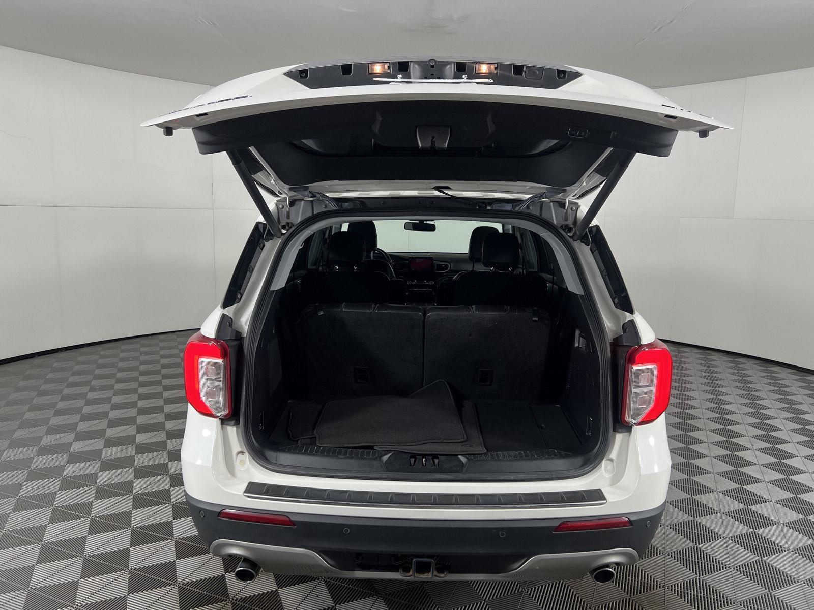 Used 2022 White Metallic Ford Limited image 45