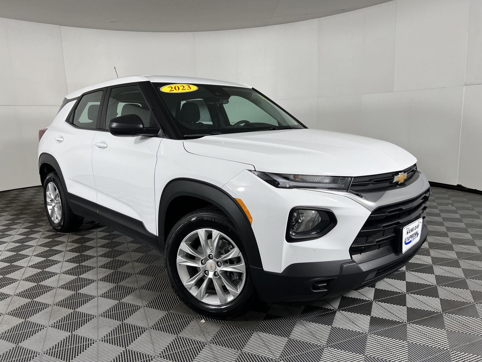 Used 2023 Summit White Chevrolet LS image 22