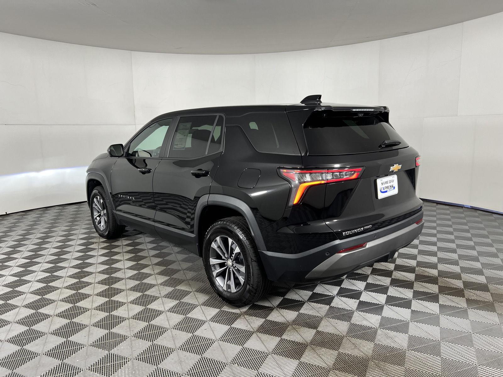 Used 2025 Mosaic Black Metallic Chevrolet AWD LT image 13