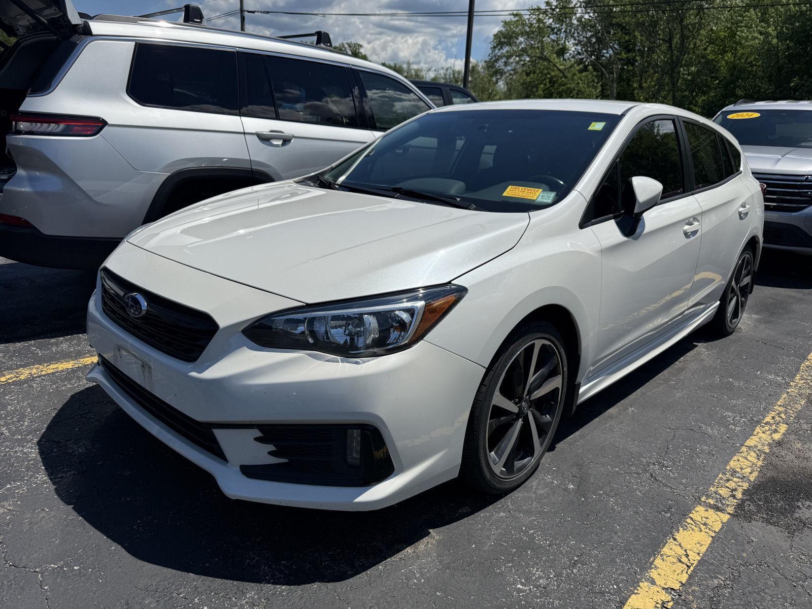 Used 2022  Subaru  image 2