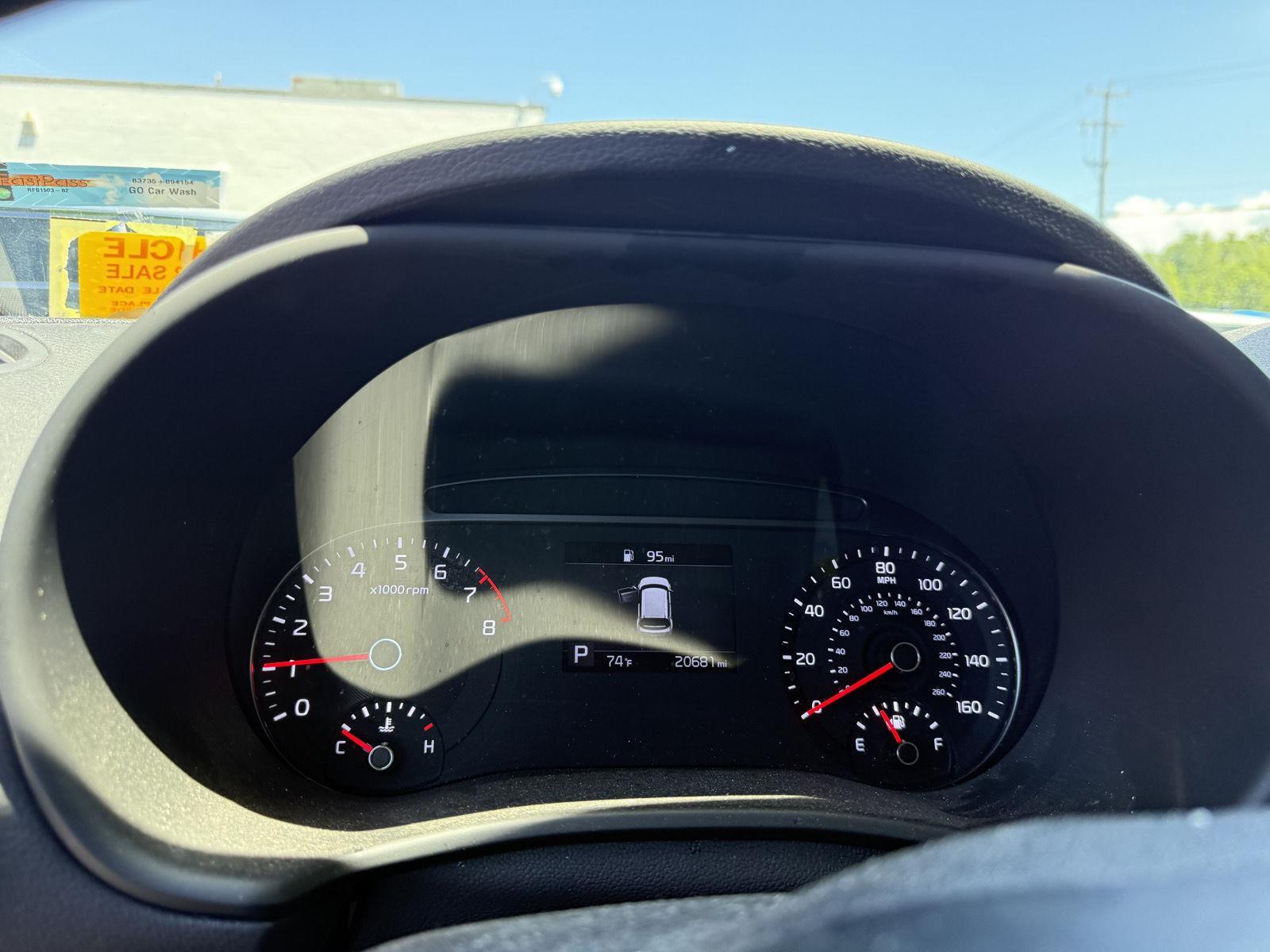 Used 2022 Snow White Pearl Kia  image 6