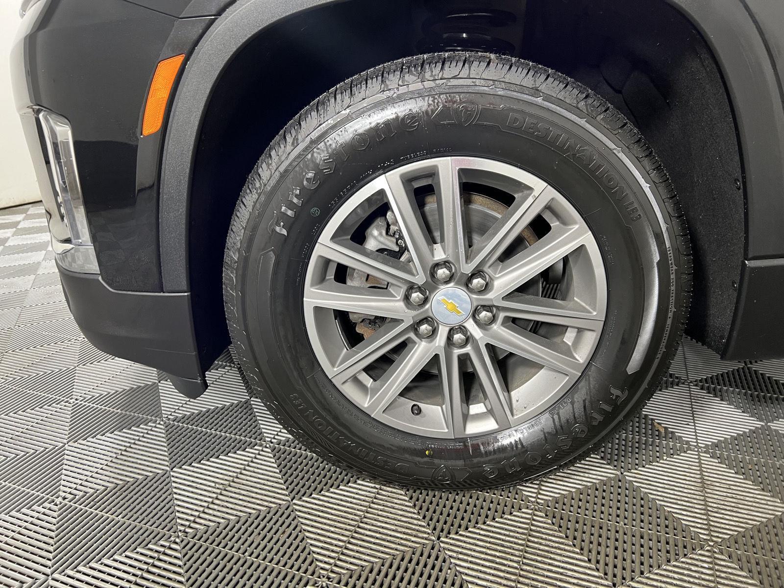 Used 2023 Mosaic Black Metallic Chevrolet LT Cloth image 20