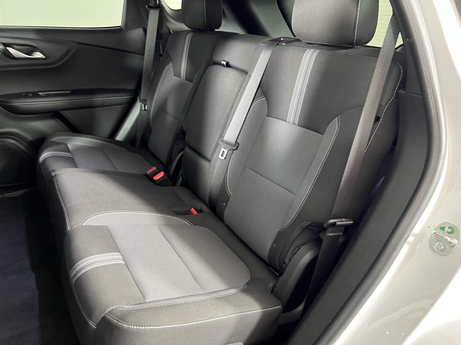 Used 2024 Summit White Chevrolet LT image 9