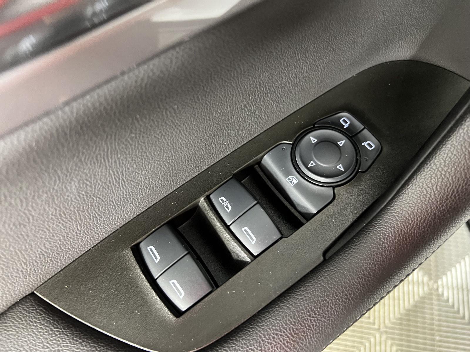Used 2024 Summit White Chevrolet LT image 17