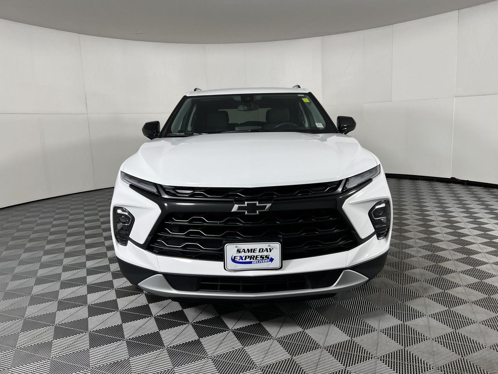 Used 2024 Summit White Chevrolet LT image 22