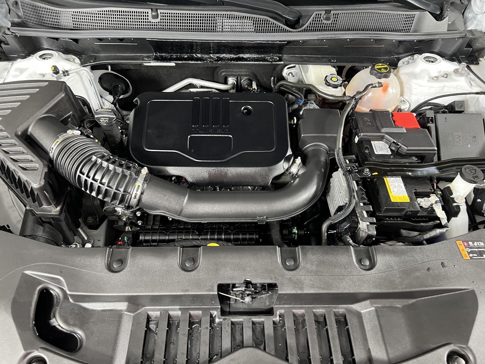 Used 2024 Summit White Chevrolet LT image 23