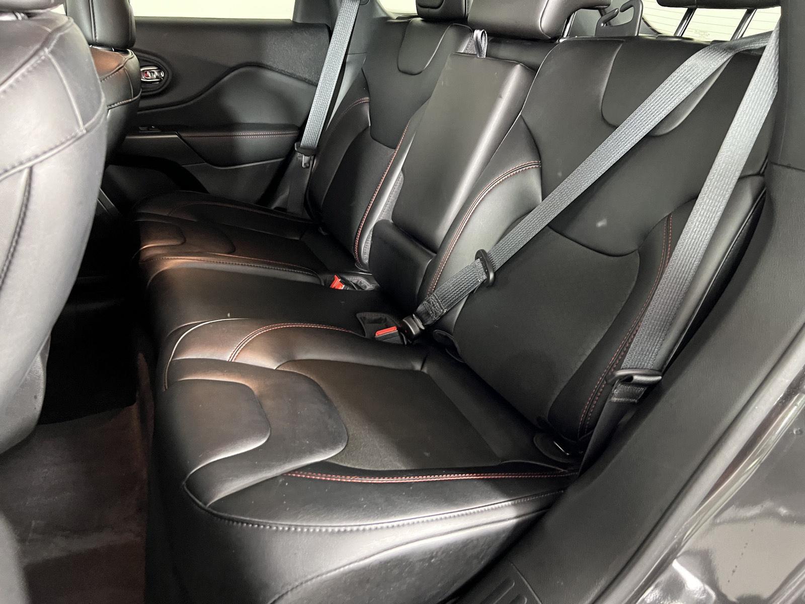 Used 2022 Granite Crystal Metallic Clearcoat Jeep Trailhawk image 6