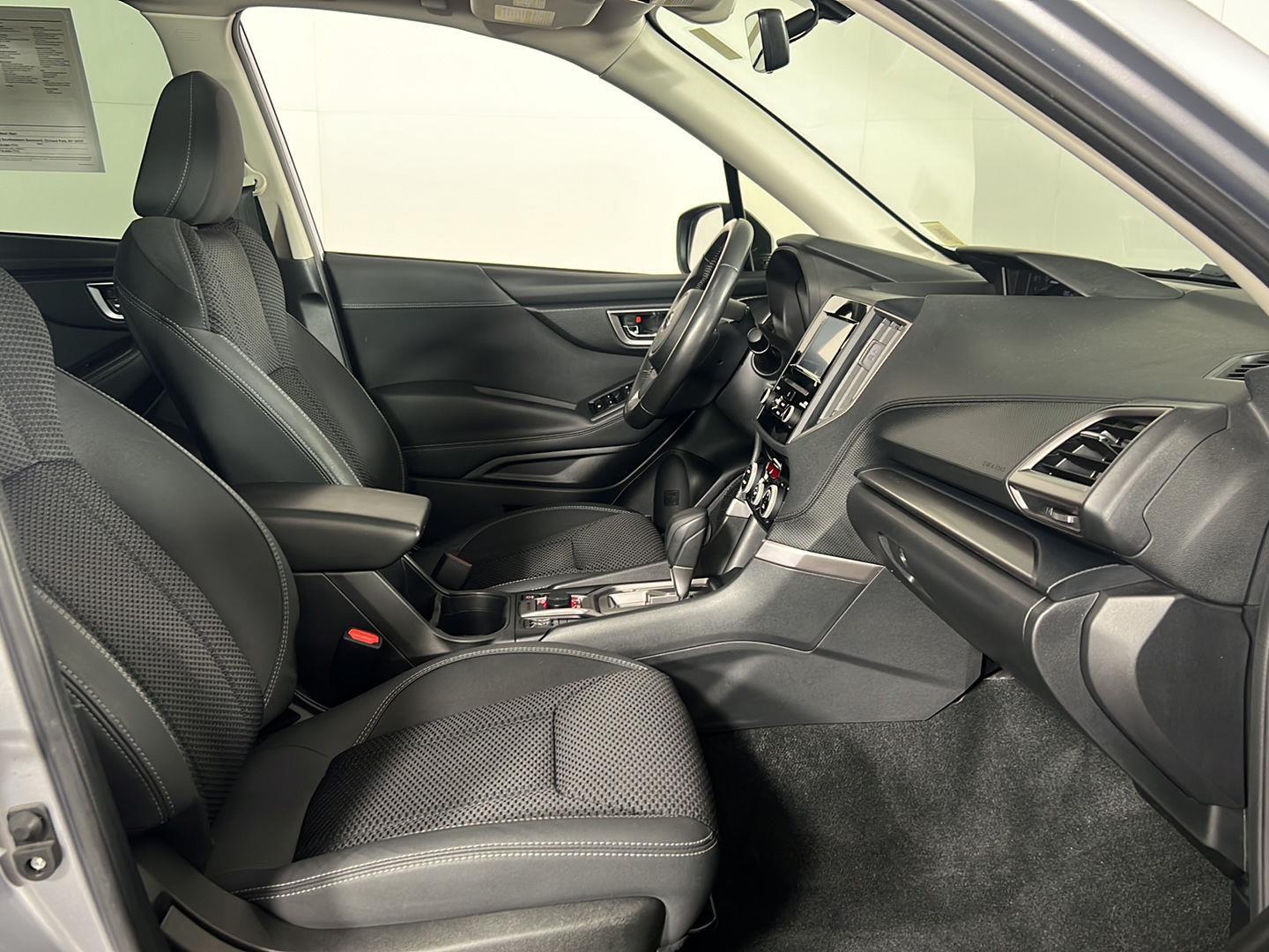 Used 2021 Ice Silver Metallic Subaru Premium image 9