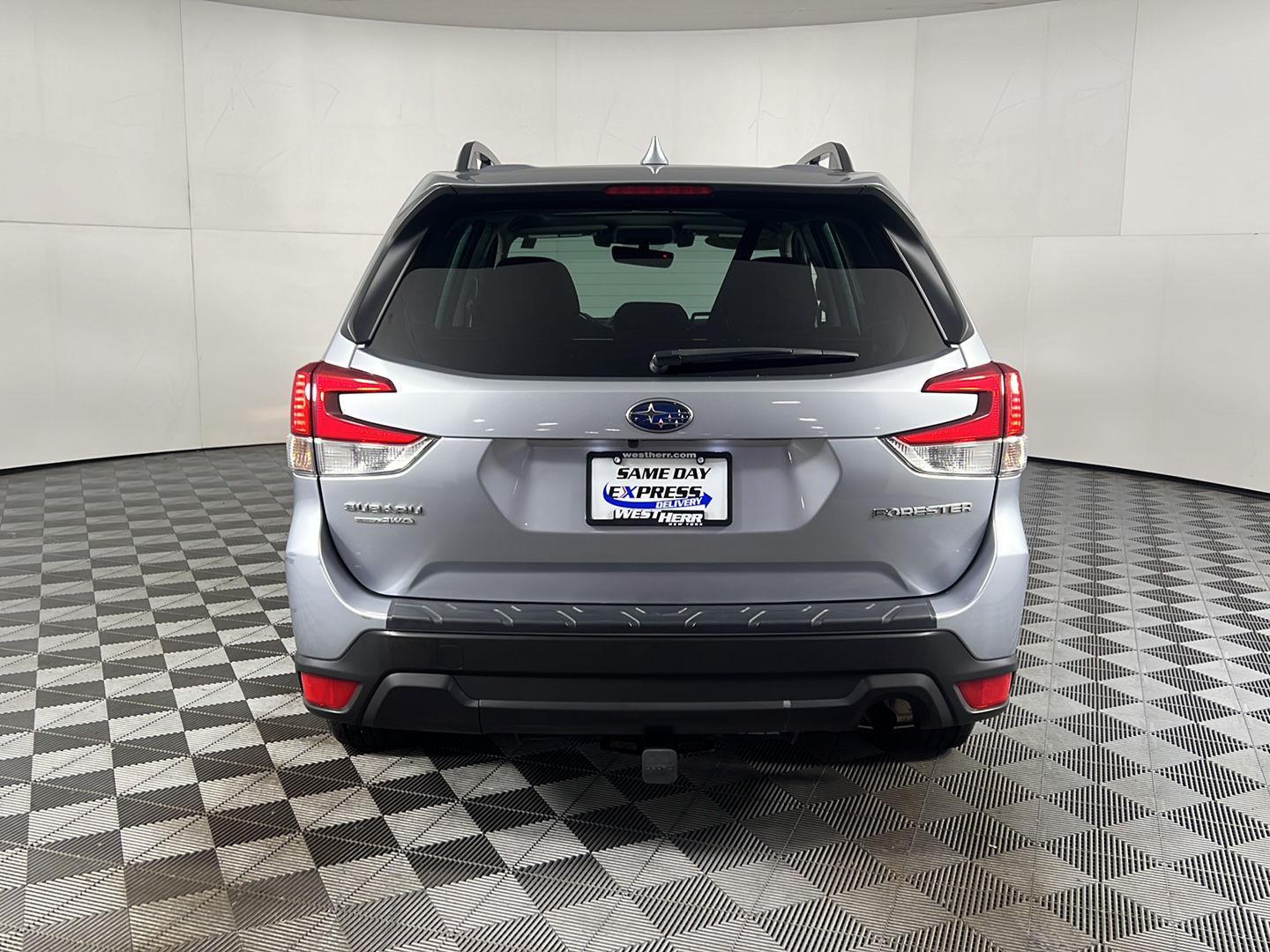 Used 2021 Ice Silver Metallic Subaru Premium image 12