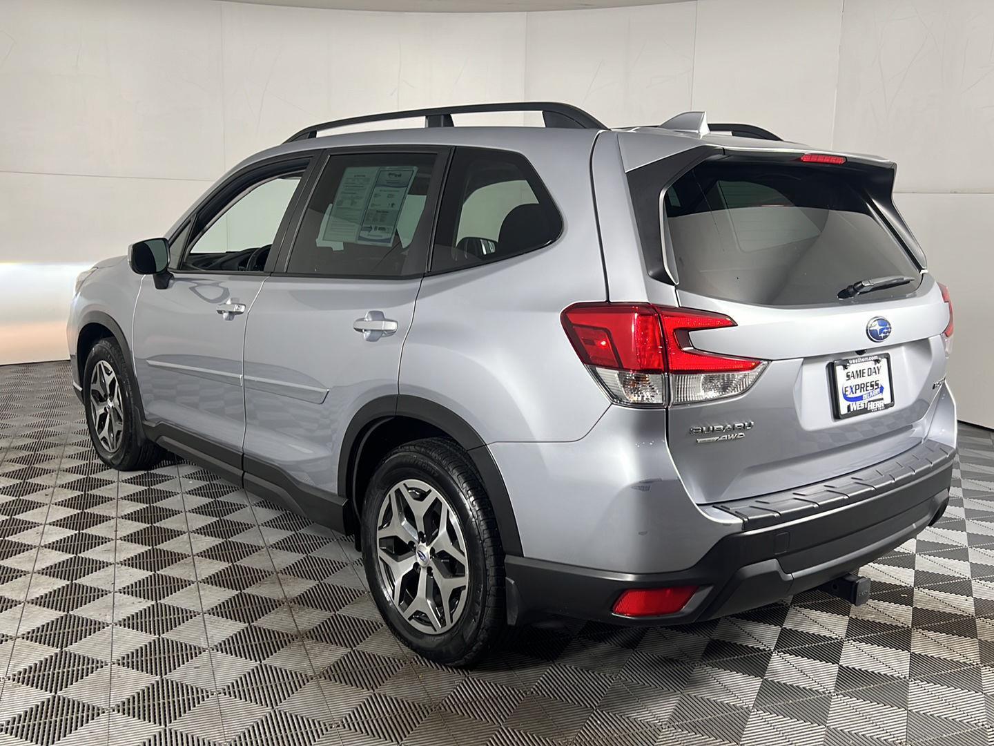 Used 2021 Ice Silver Metallic Subaru Premium image 14