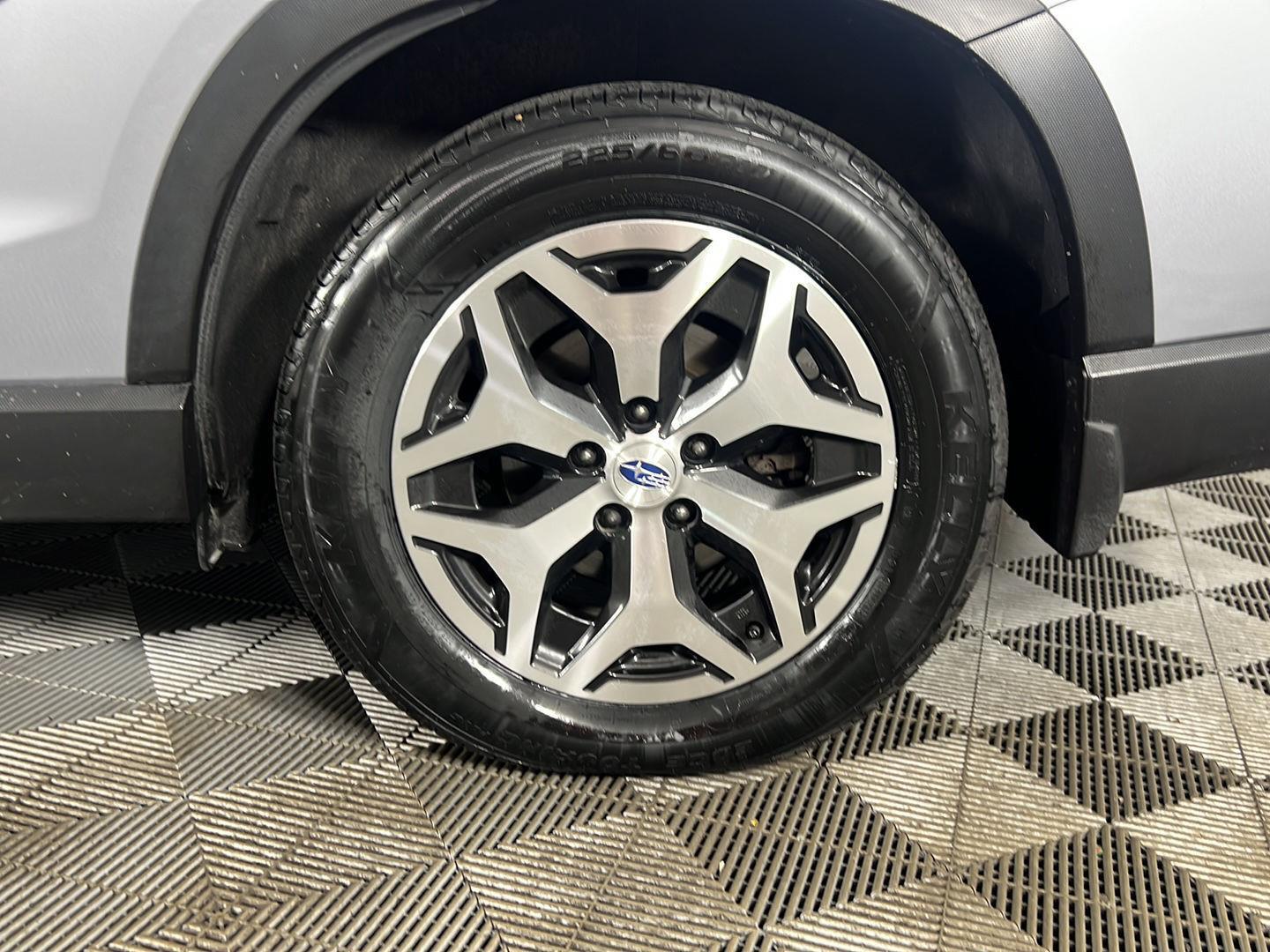 Used 2021 Ice Silver Metallic Subaru Premium image 16