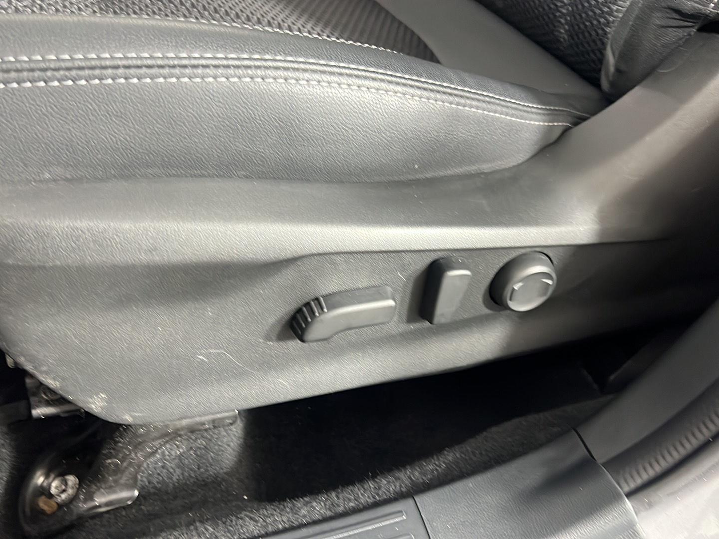 Used 2021 Ice Silver Metallic Subaru Premium image 19