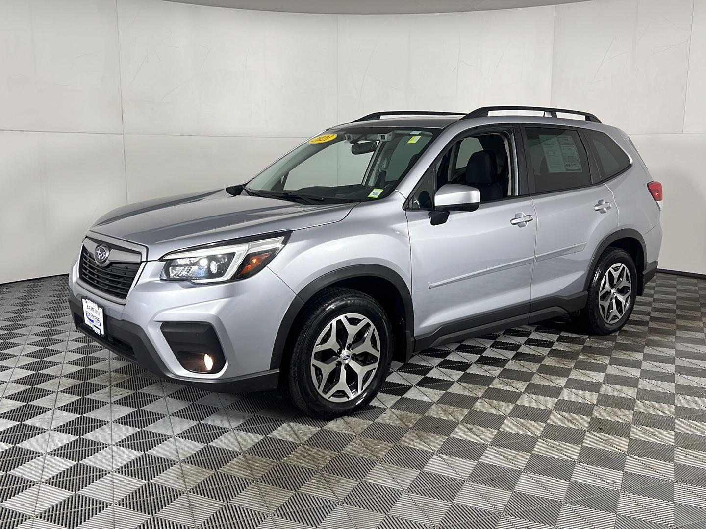 Used 2021 Ice Silver Metallic Subaru Premium image 31