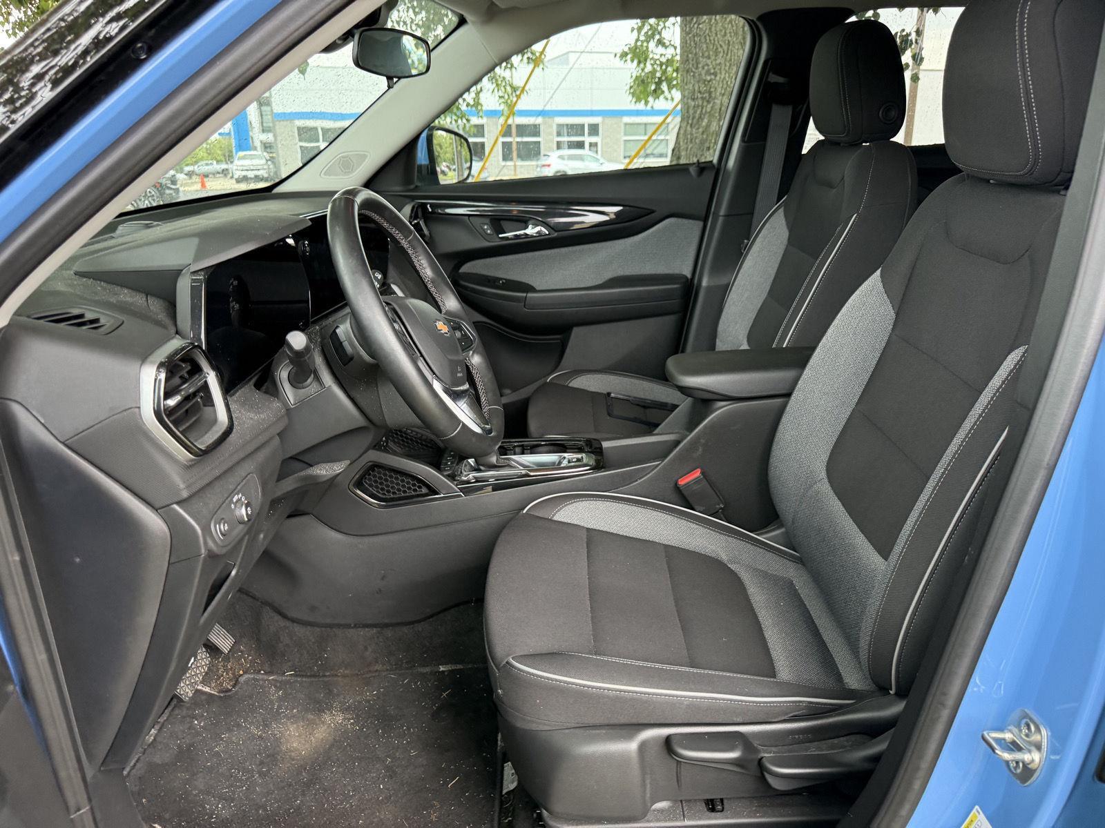 Used 2024 Fountain Blue Chevrolet LT image 4