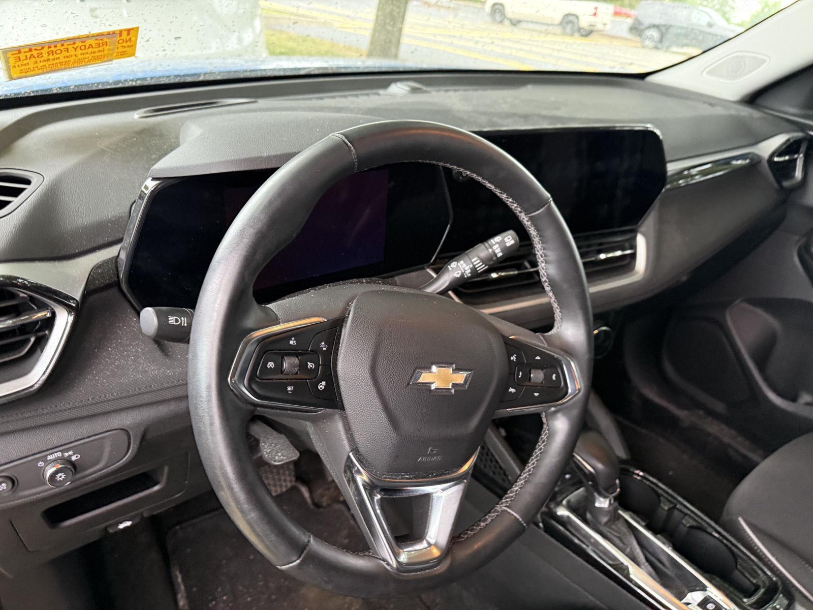 Used 2024 Fountain Blue Chevrolet LT image 5