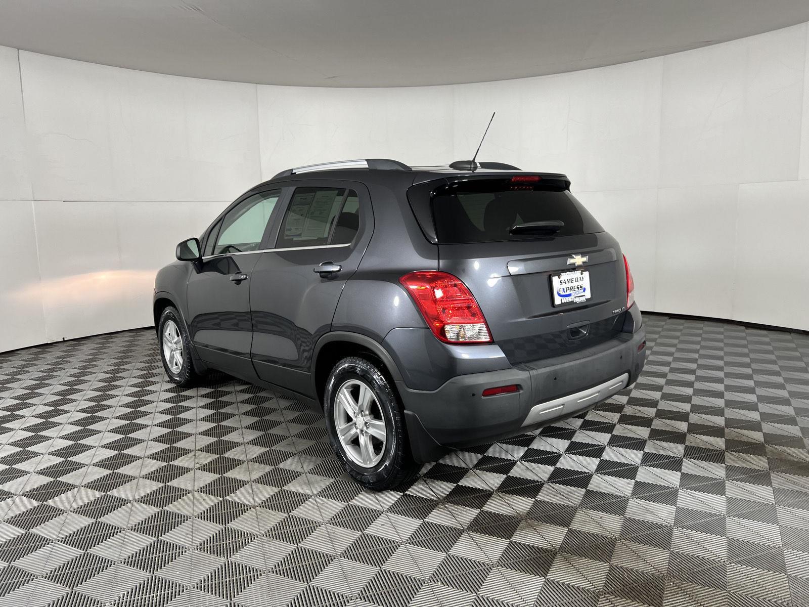Used 2016 Cyber Gray Metallic Chevrolet LT image 5