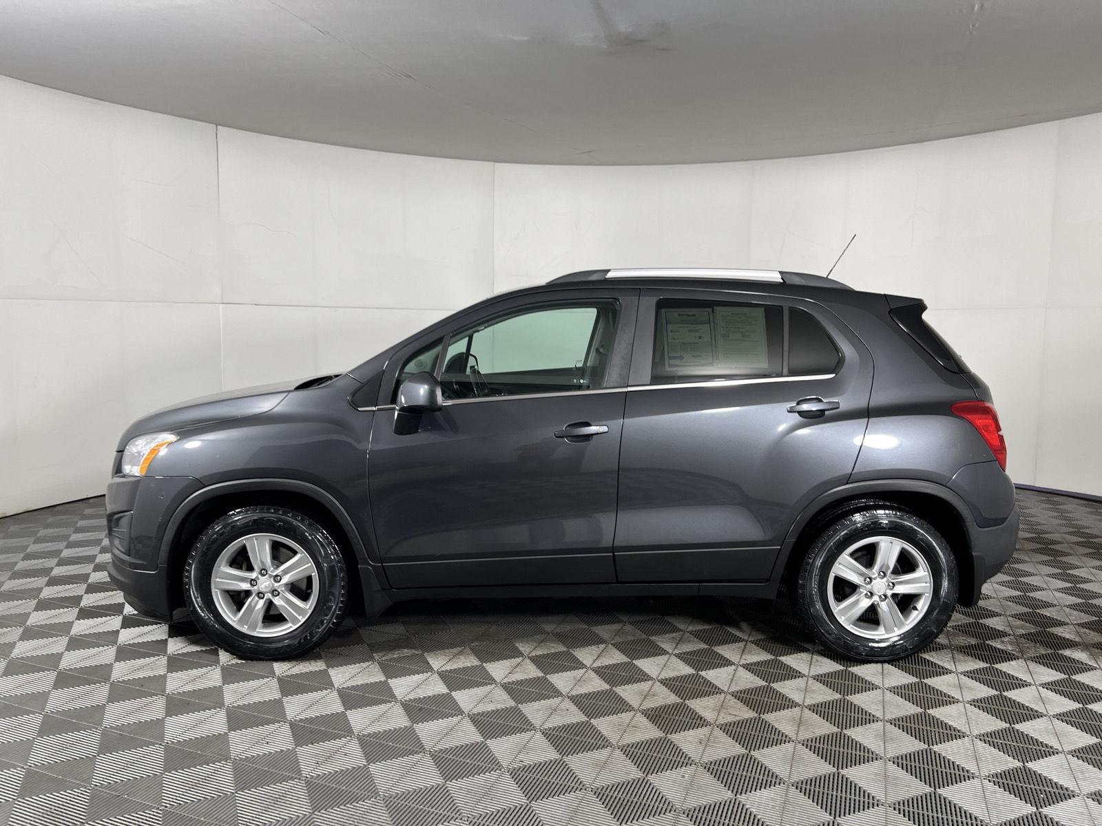 Used 2016 Cyber Gray Metallic Chevrolet LT image 17
