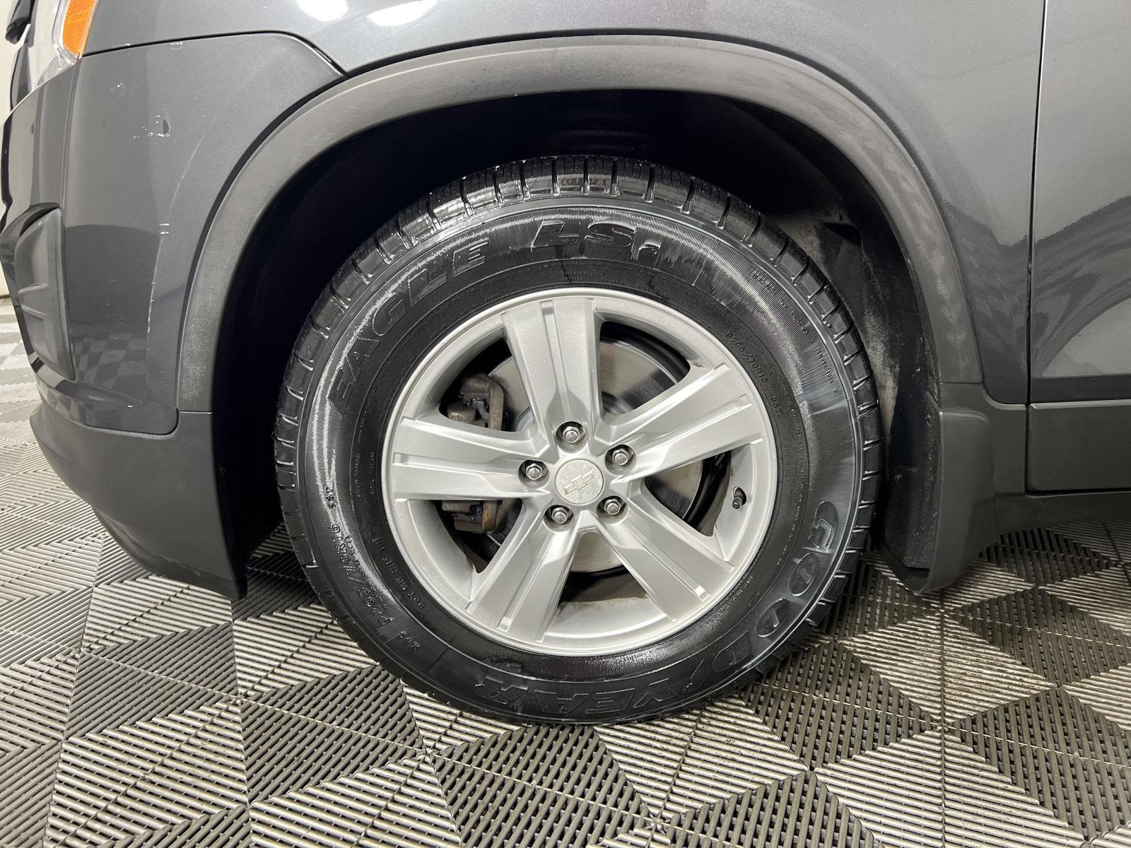 Used 2016 Cyber Gray Metallic Chevrolet LT image 21