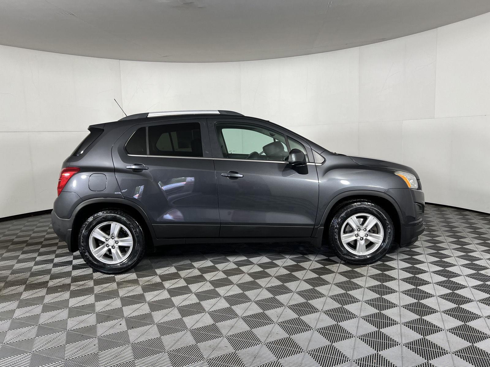 Used 2016 Cyber Gray Metallic Chevrolet LT image 24