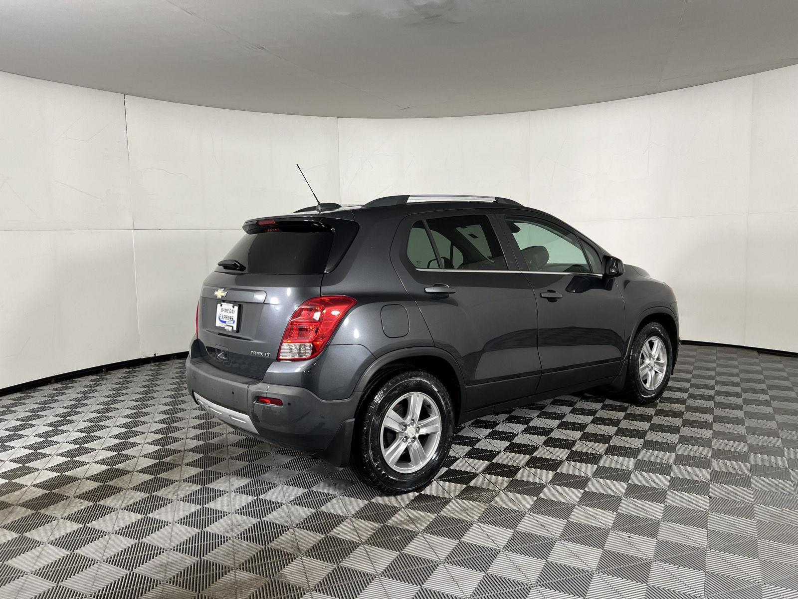 Used 2016 Cyber Gray Metallic Chevrolet LT image 25