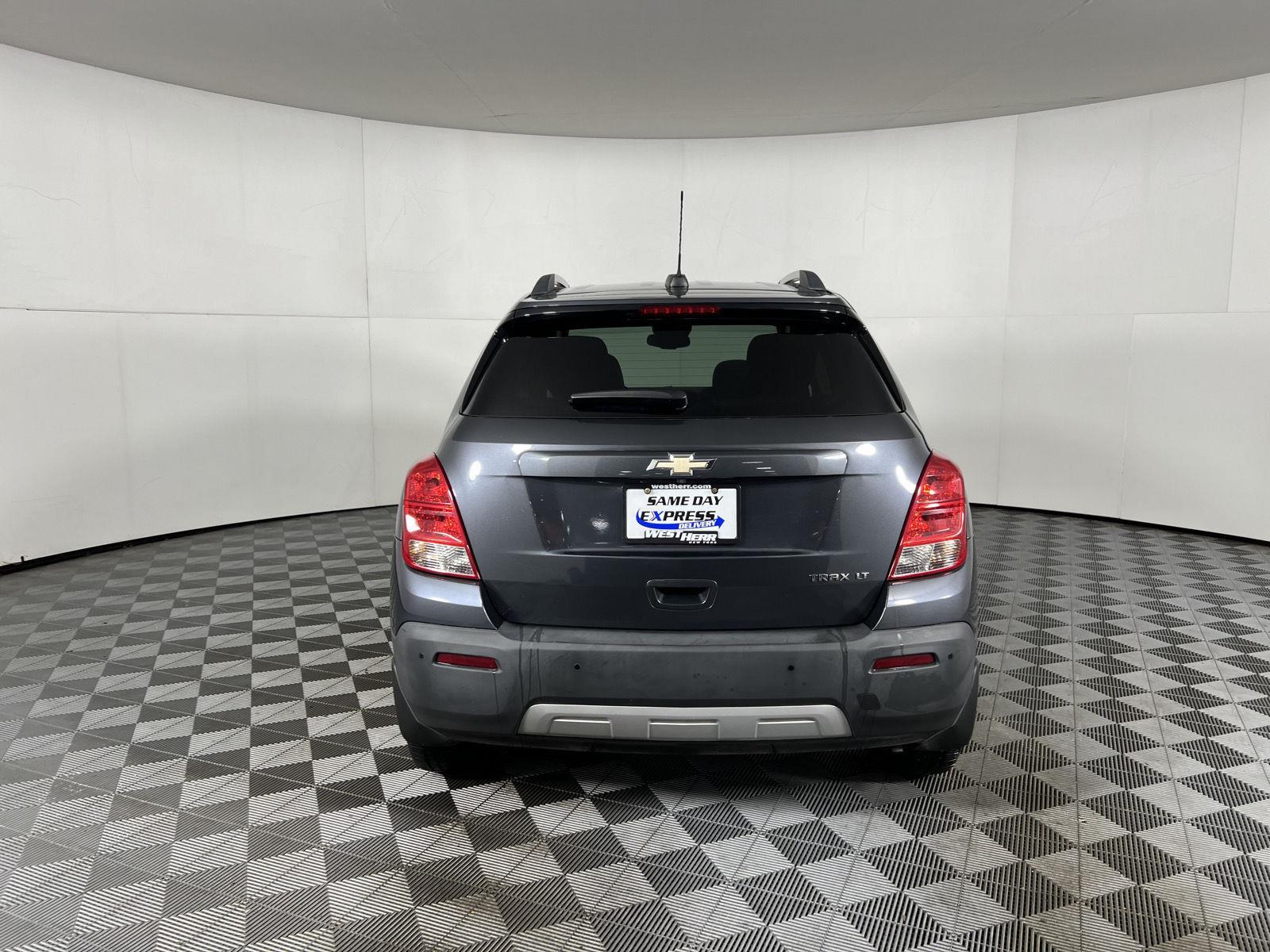 Used 2016 Cyber Gray Metallic Chevrolet LT image 27