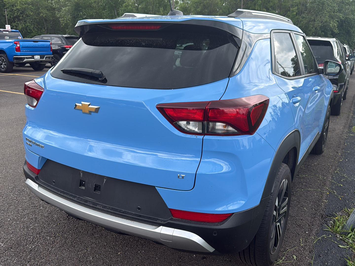 Used 2024 Fountain Blue Chevrolet LT image 11
