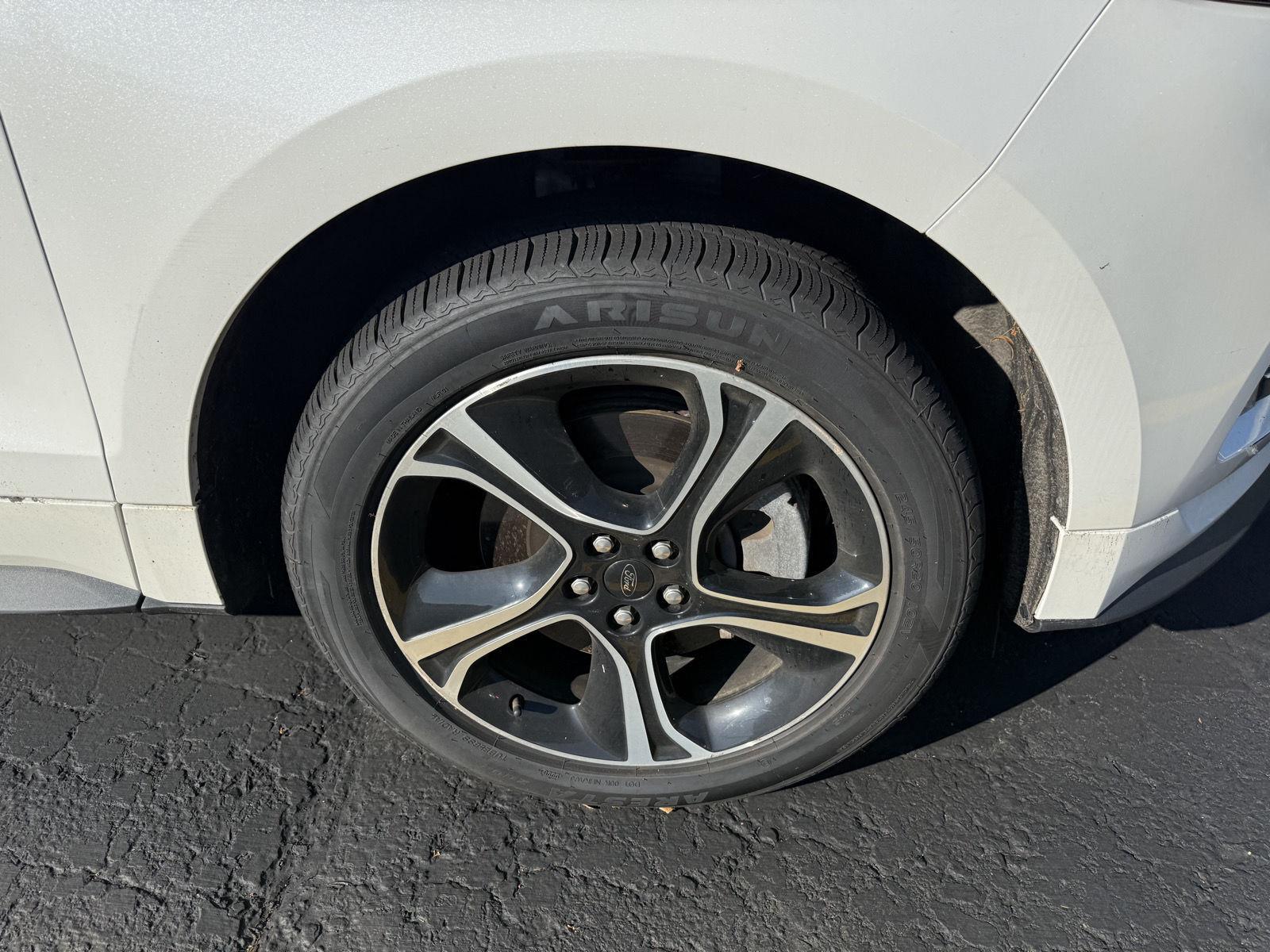Used 2023 Star White Metallic Tri-Coat Ford ST image 4