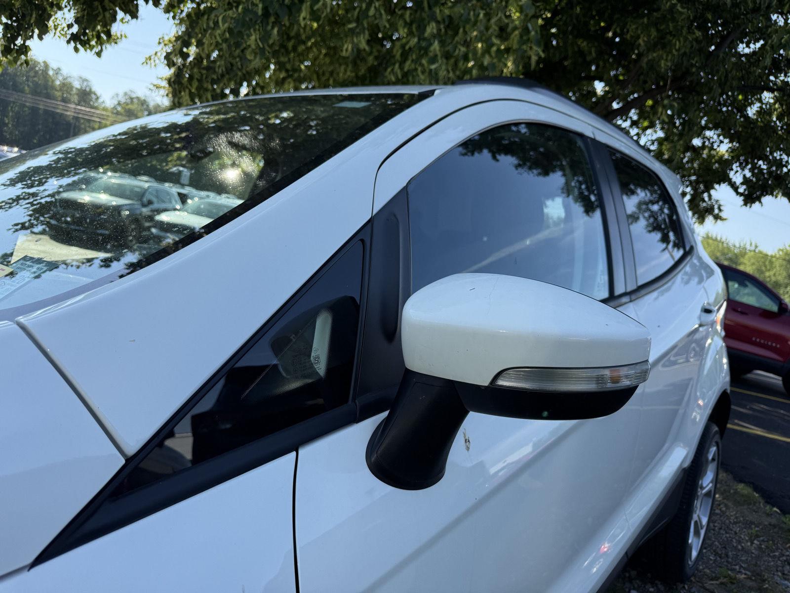 Used 2022 Diamond White Ford SE image 3