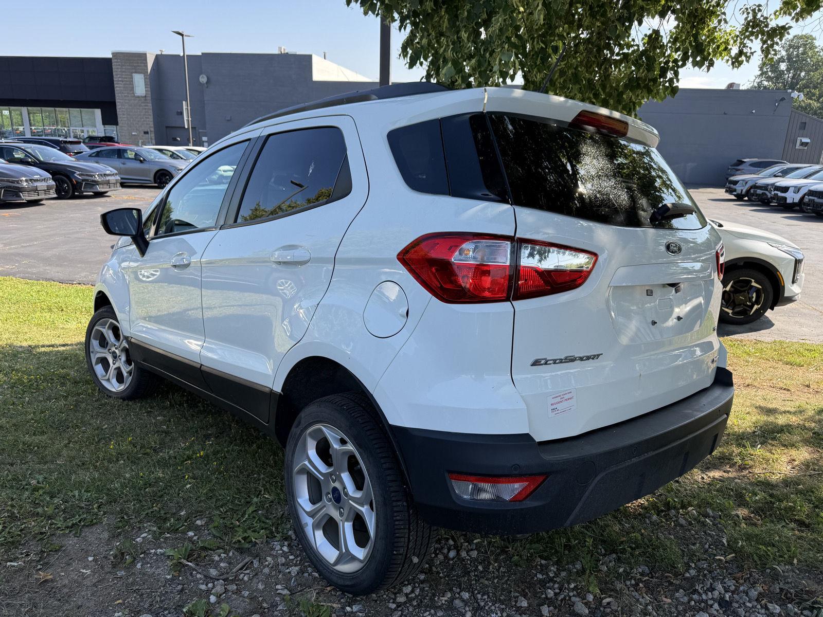 Used 2022 Diamond White Ford SE image 6